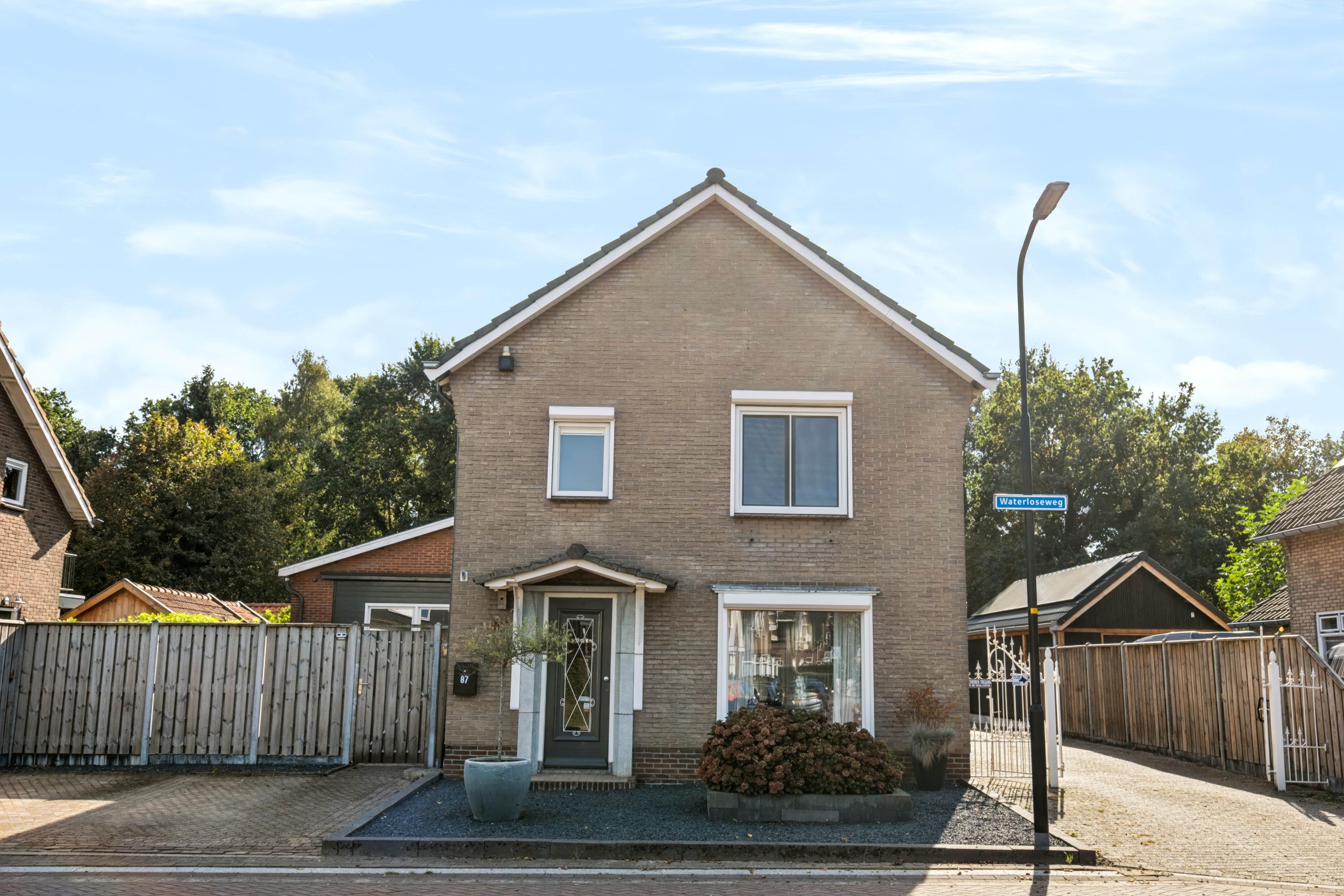Vrijstaande woning te koop: Waterloseweg 87, Apeldoorn